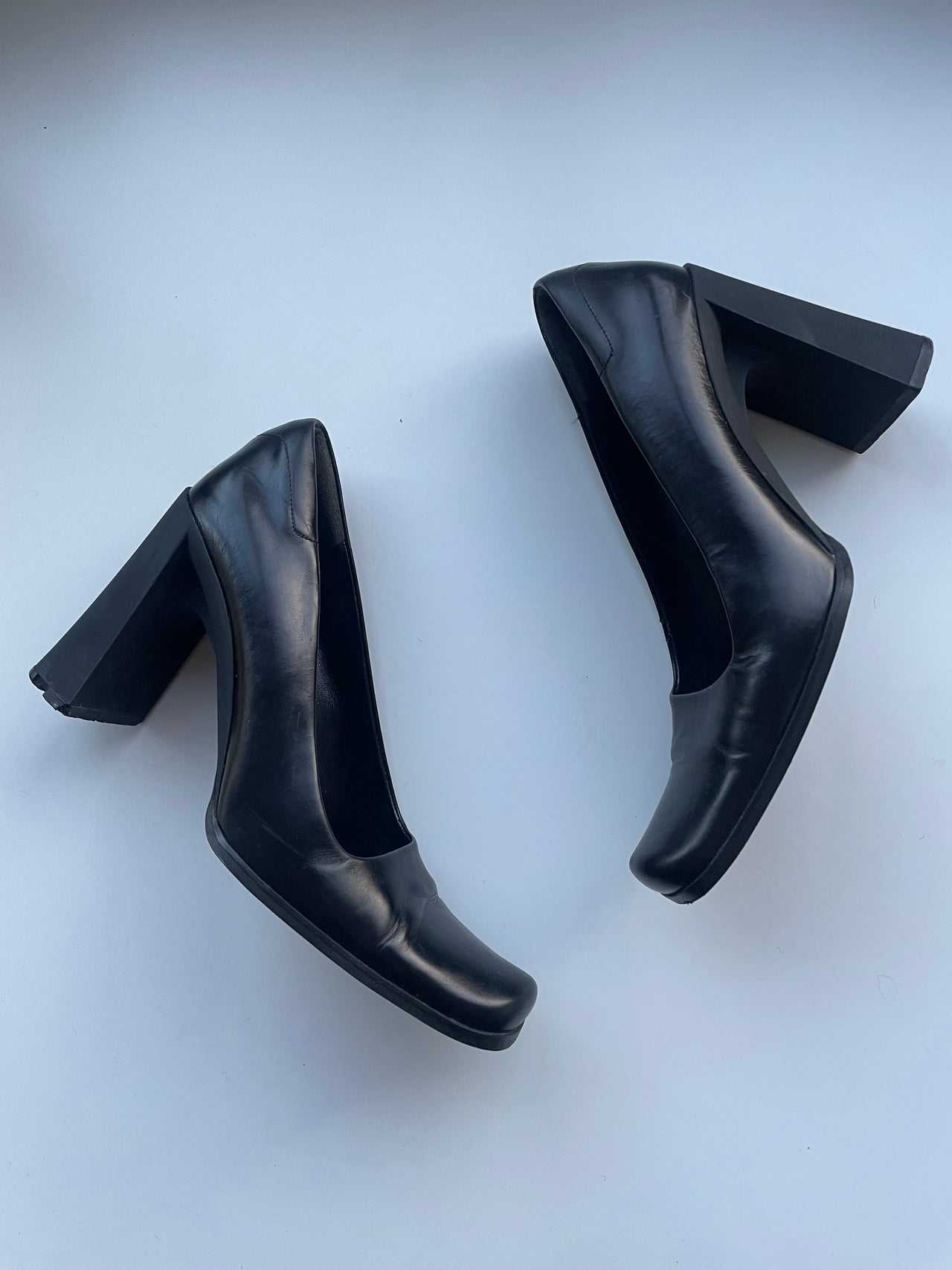 Prada 90’s minimalist curved block heel courts 37.5 IT