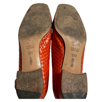 Gucci horsebit buckle detail flats in orange snakeskin leather 37 IT