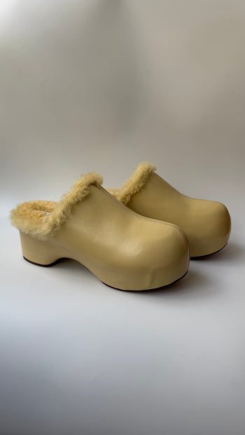 Jil Sander ‘Indulgence’ fur lined clogs in butter yellow 39