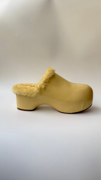 Jil Sander ‘Indulgence’ fur lined clogs in butter yellow 39