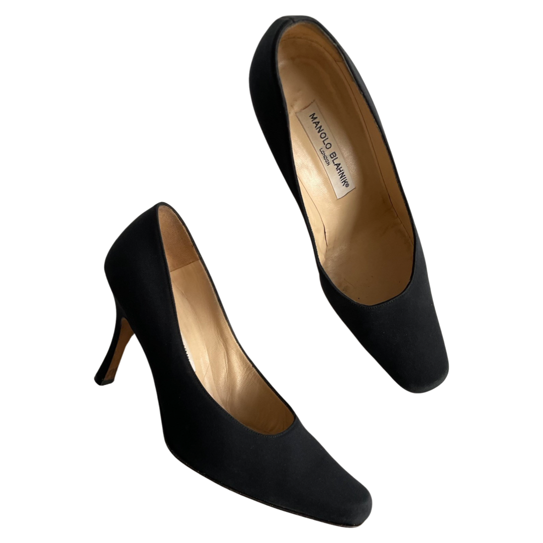 Manolo Blahnik vintage black cloth courts 37