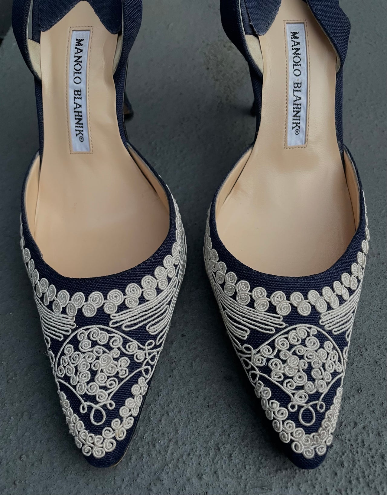 Manolo Blahnik embroidered denim slingback courts 38