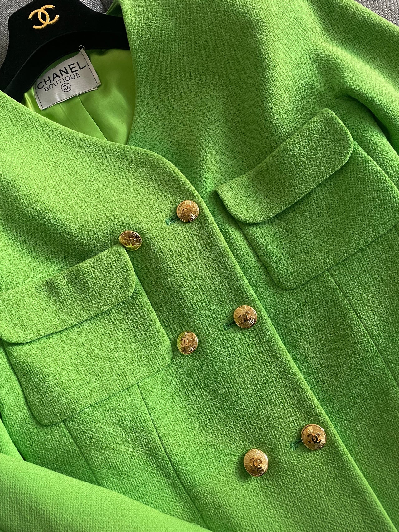 Chanel vintage bright green skirt suit 40 FR